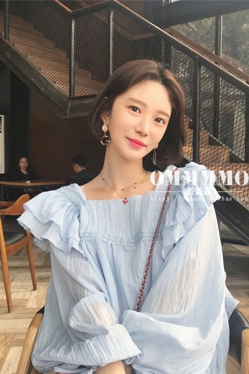 

Zhao Lusi's new super fairy sweet lotus leaf shirt with the same style in spring