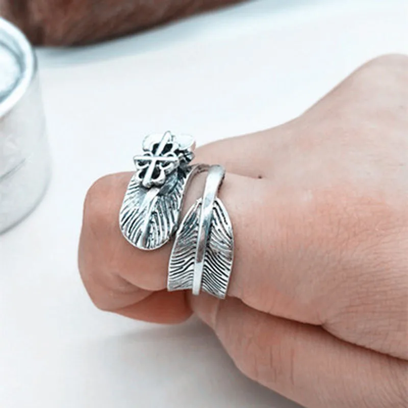 

Self defense ring broken window self defense equipment boys women self defense girls Wolf protection supplies