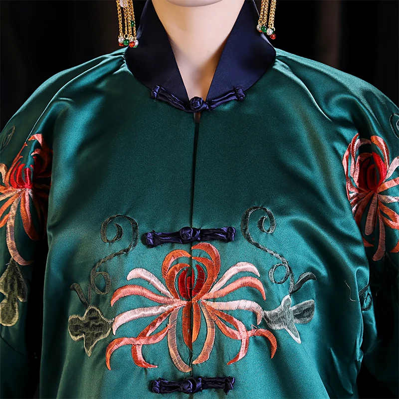 

Chinese traditional dress Embroidery set Costume play TV same paragraph stage performance cheongsam hanfu cos Manchu princess