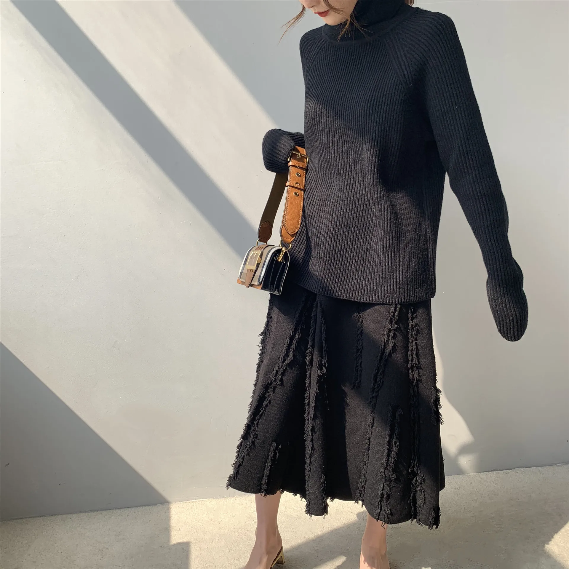 Женская трикотажная юбка с бахромой плотная свободная теплая однотонная