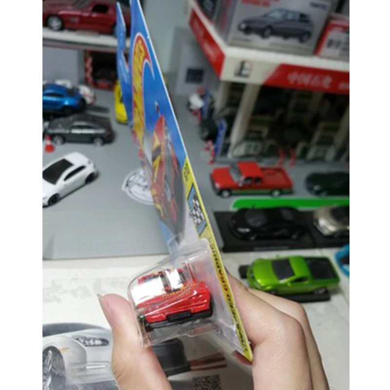 Популярный маленький спортивный автомобиль Hotwheels Datsun Bluebird универсал DATSUN BLUEBIRD (510)