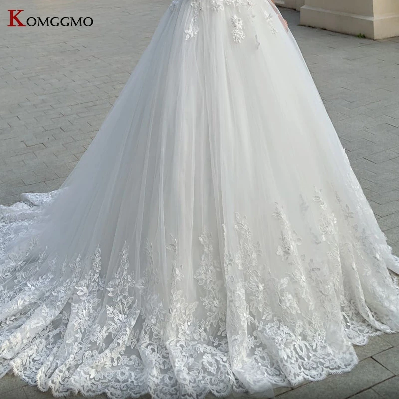 

High-End Illusion O-Neck Court Train Cap Sleeve Bridal Ball Gown 2021 Hot Sale Embroidery Appliques Tulle Button Wedding Dress