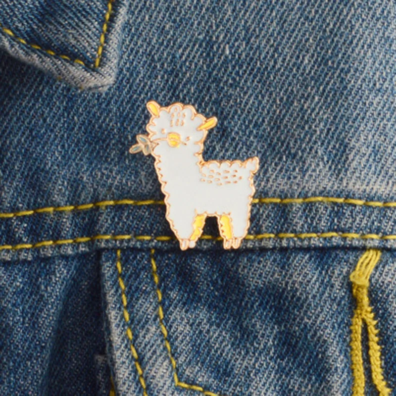 

Kids Jewelry lovely alpaca Enamel pins Animal Sheep Brooch Button Pin Denim Jeans Lapel Pin Badge Cartoon Gift for girls