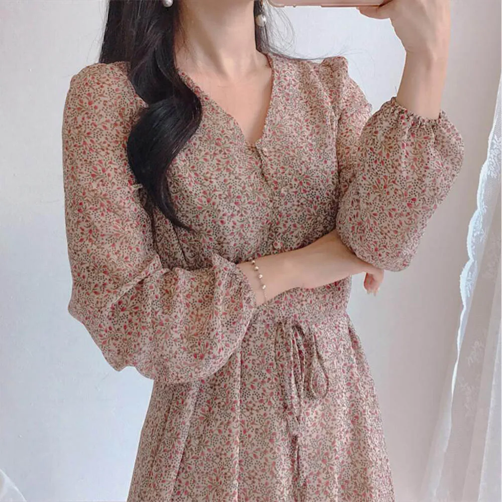 Шифоновое платье-трапеция с V-образным вырезом длинным рукавом и цветочным