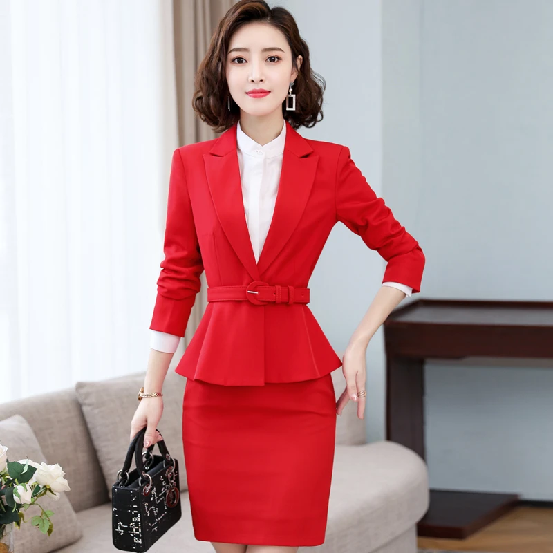 Модные фиолетовые деловые костюмы в офисном стиле для женщин осенне-зимний