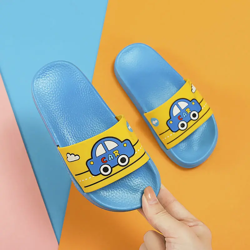 Тапочки детские с мультяшными машинками Нескользящие летние легкие мягкой