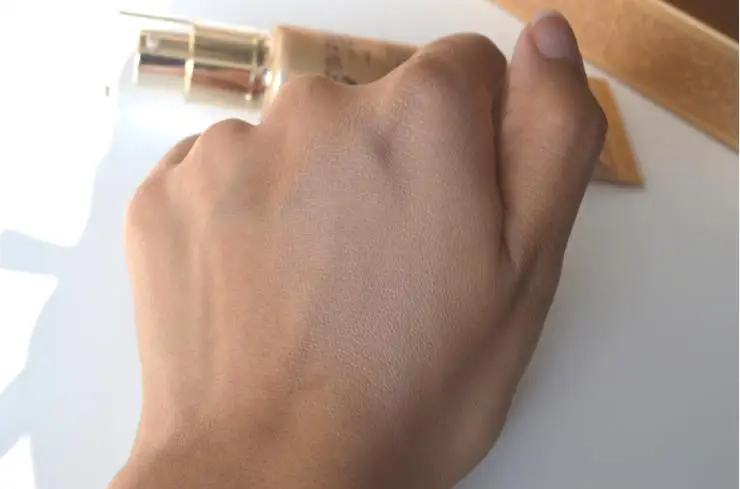 

D'escargot BB 50 Nude Make Up CC