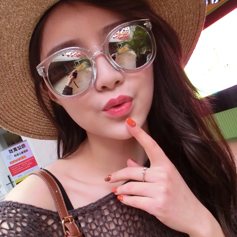 Очки солнцезащитные женские с заклепками круглые прозрачные многоцветные