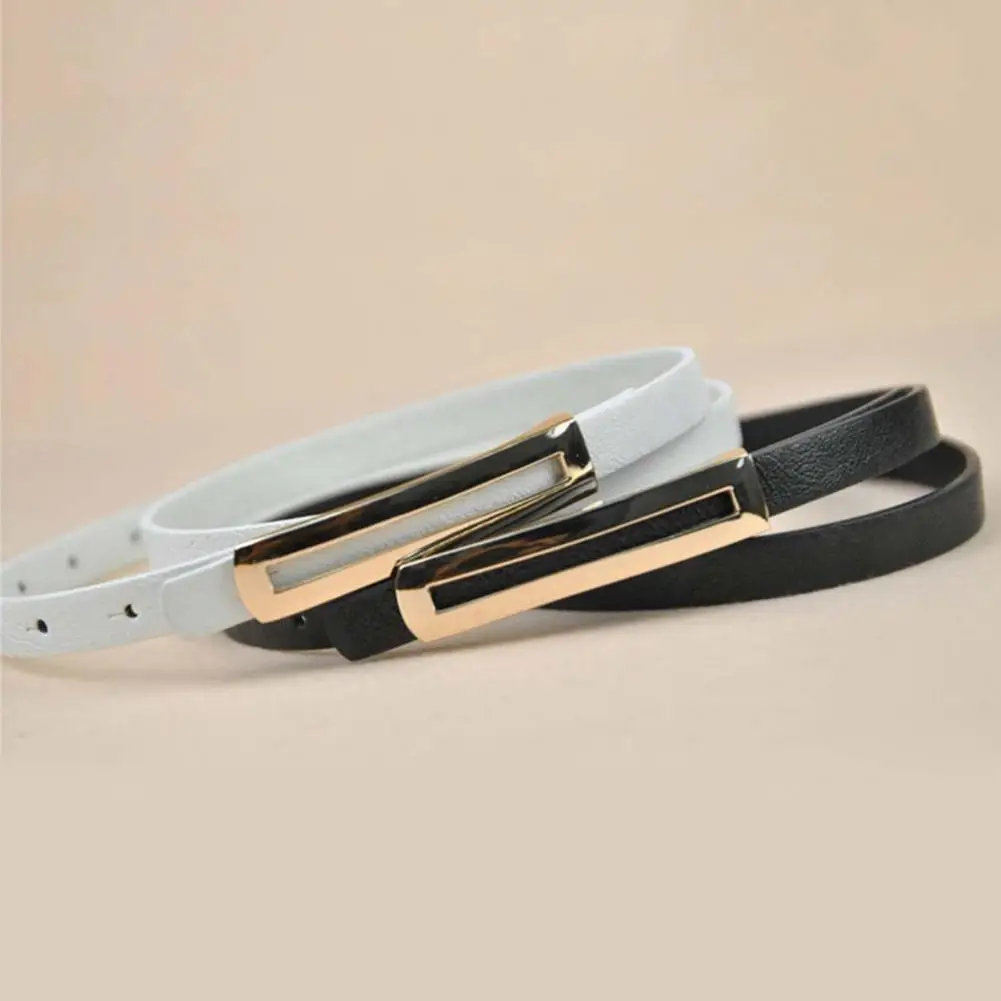 

Тонкий поясной ремень из искусственной кожи с несколькими отверстиями и металлической пряжкой