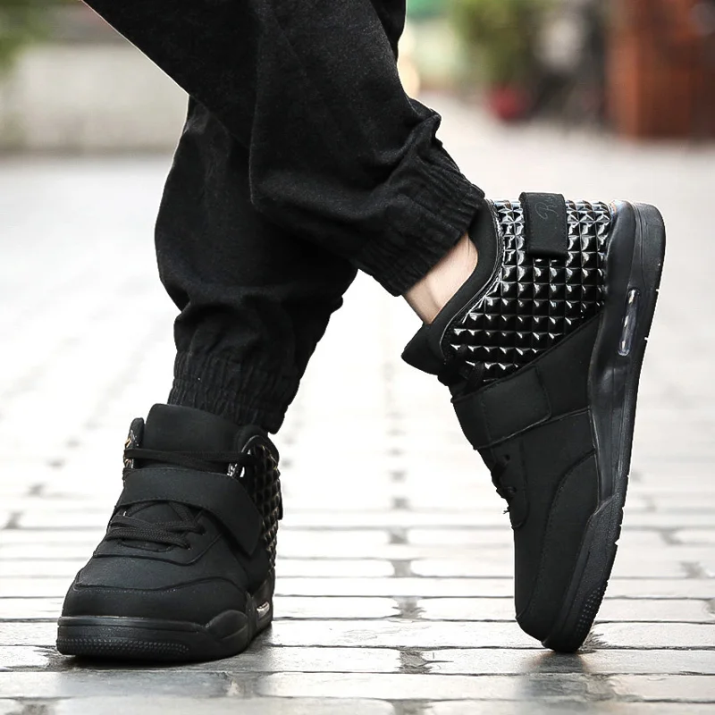 

2021 Spring New Men Running Shoes Fashion All Match Sports Men's Shoes Cushion Non-slip Jogging Shoes Red White Black Men Shoes