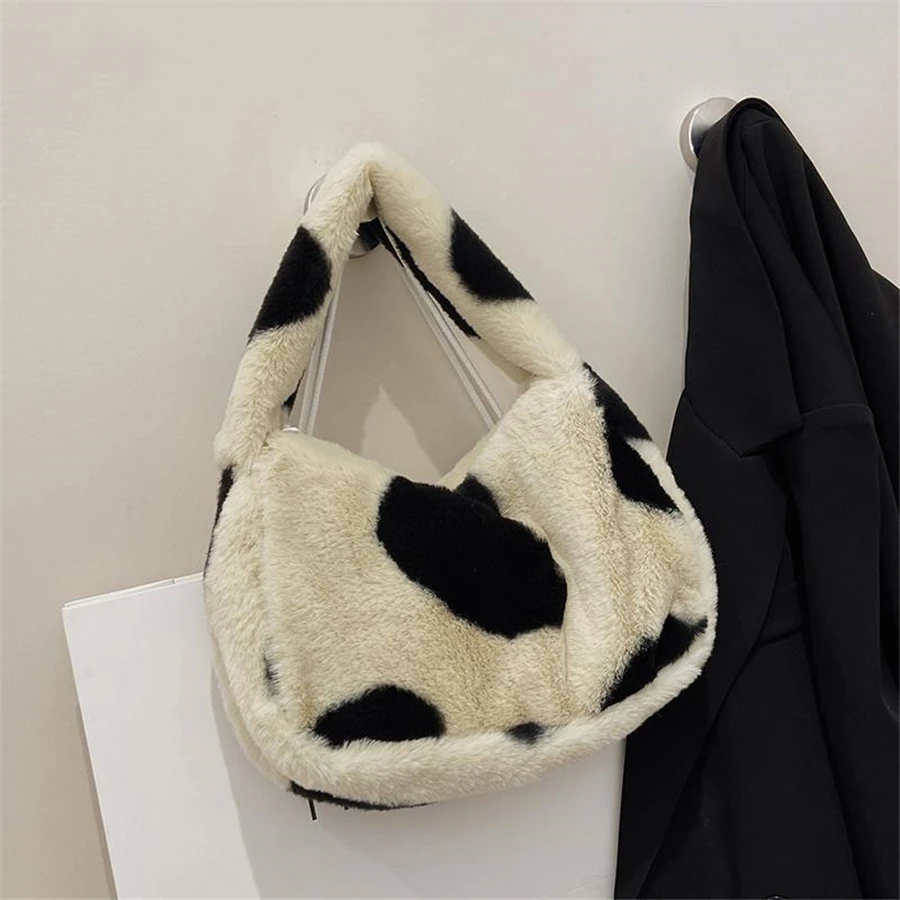 Women Plush handbag Winter Autumn Soft Warm Comfortable Package Fashion Heart Pattern Ins Girls Shopping Black White