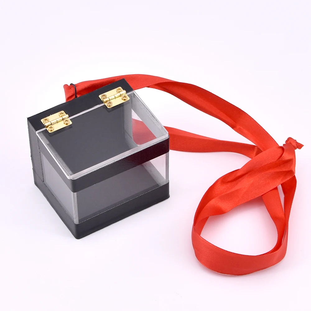 Кристально чистая коробка переключателя Волшебные Трюки крупным планом уличная