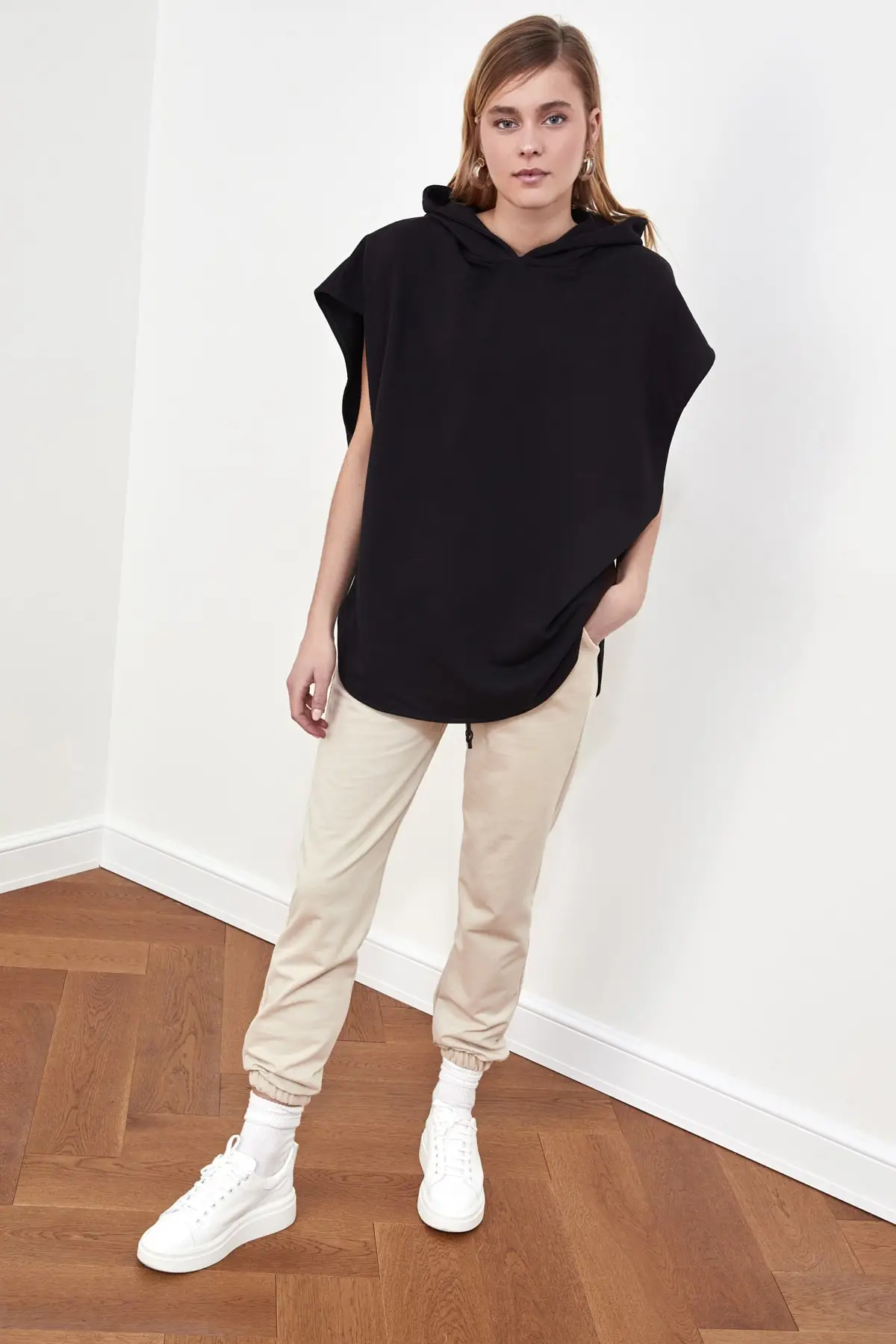 

Trendyol Hooded Knitted Sweatshirt TWOSS21SW0203