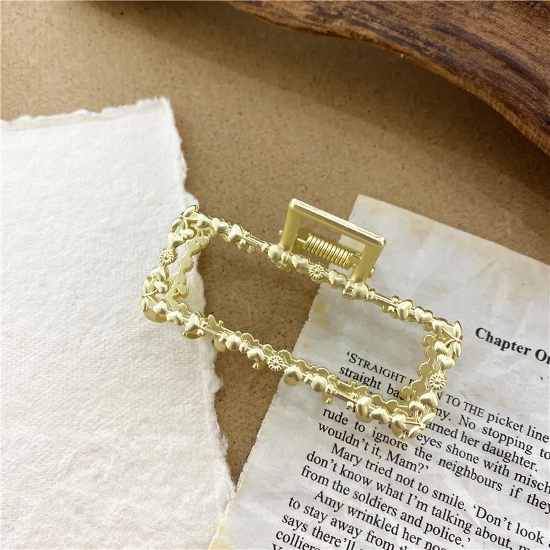 

Women Girls Geometric Hollow Hair Claw Clamps Metal Hair Crab Hair Clip Solid Color Hairpin Hair Accessories