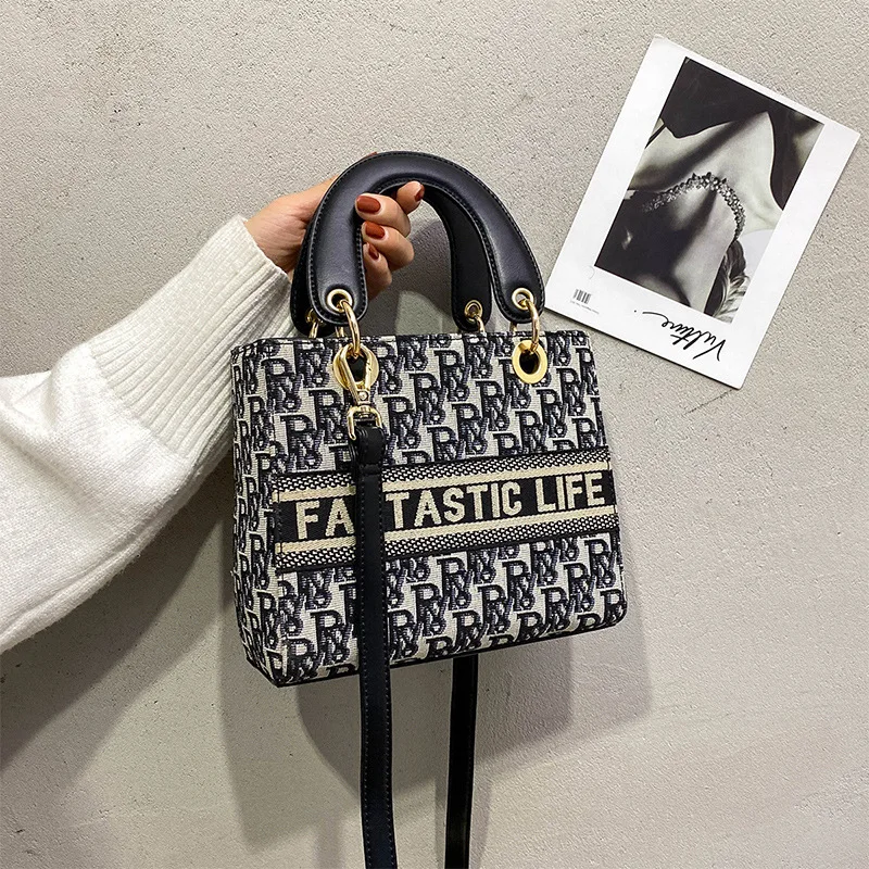 

Сумка Диана женская с вышитыми буквами, роскошный брендовый мессенджер в ретро стиле, текстурная сумочка-мессенджер