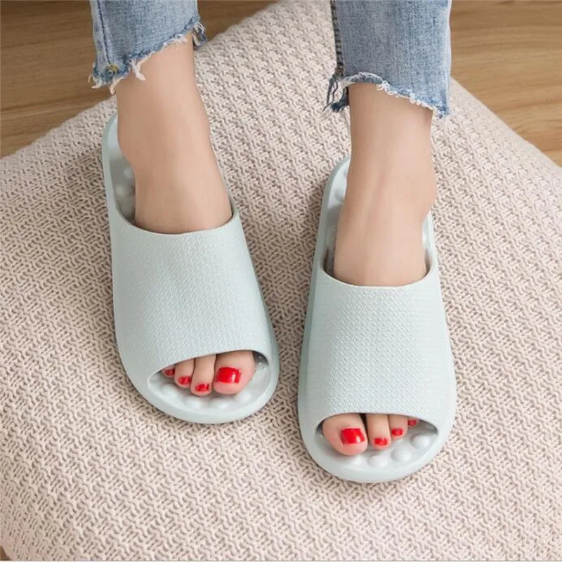 Летние домашние тапочки для пар женские и мужские массажные шлепанцы на мягкой