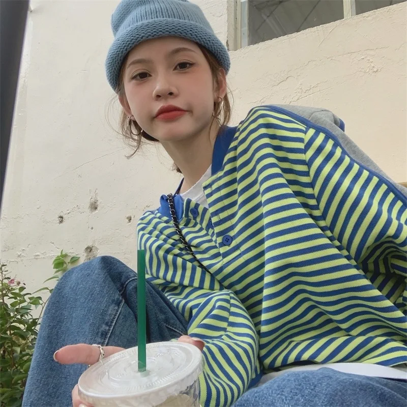 

Женский контрастный полосатый свитер в стиле пэчворк на весну и осень