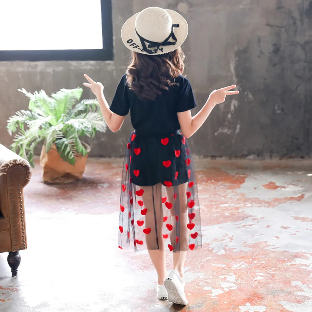 Футболка с коротким рукавом и надписью в форме сердца для девочек