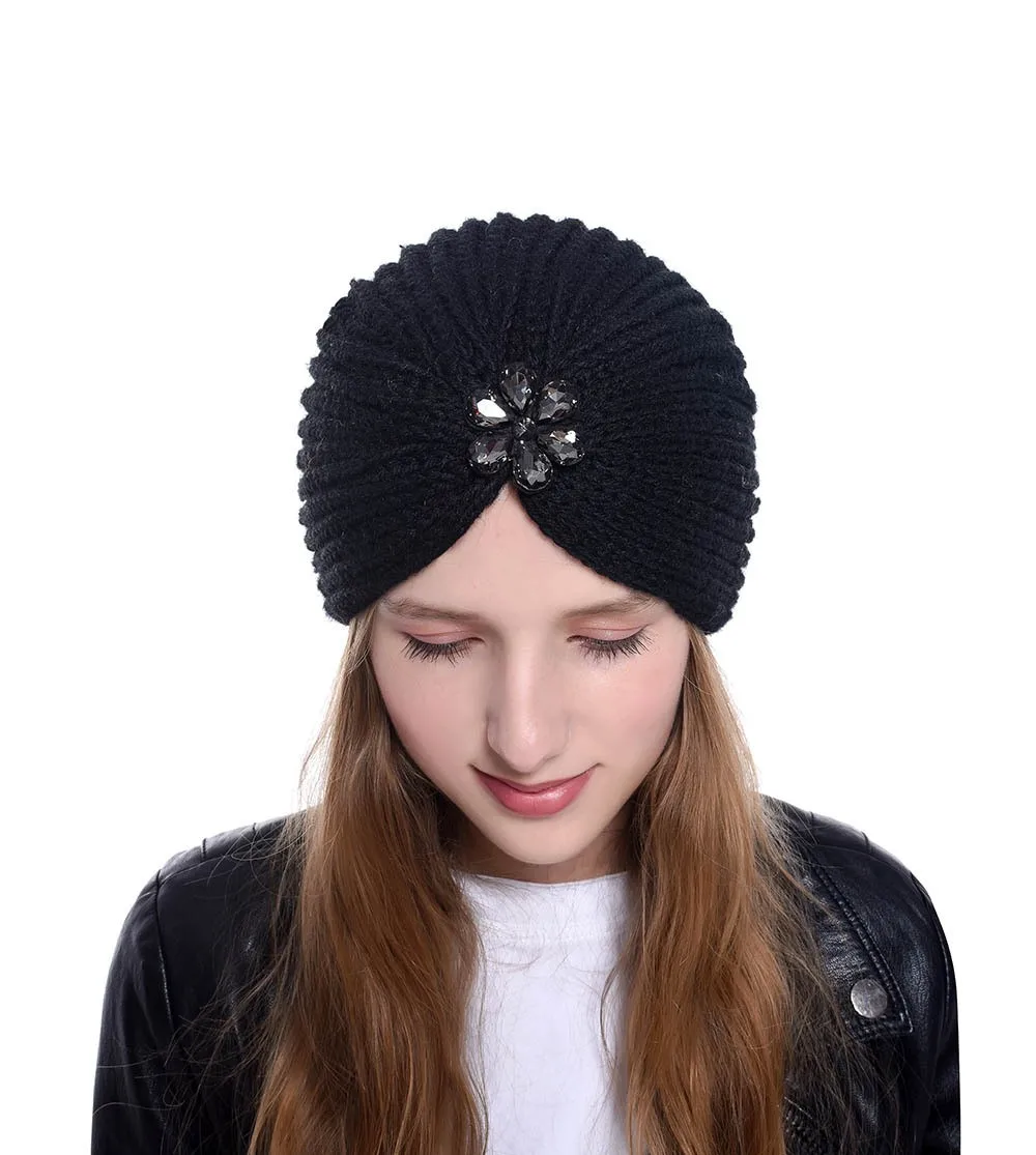 Женская теплая зимняя вязаная шерстяная шапочка с цветком из кристаллов для