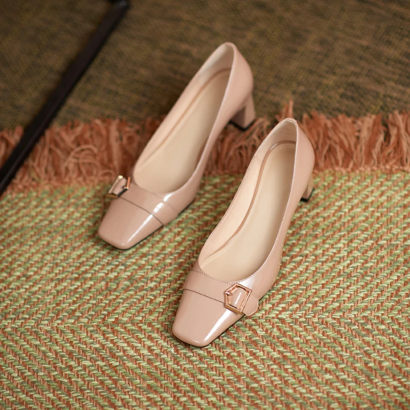 

Metal Decoration Square Toe Woman Pumps Patent Leather High Heels Women Shoes Black Ladies Work Wedding Shoes 2021 Newest