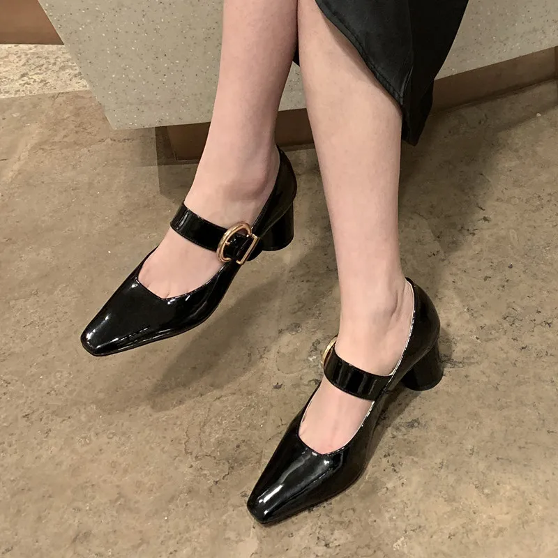 

2021 spring and autumn high-end customized first layer cowhide shallow mouth thick heel Korean style pointed toe shoes