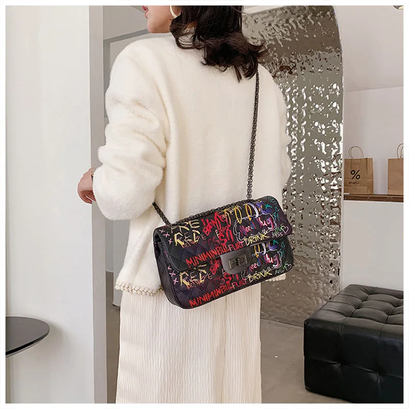 

Graffiti Western Style Chains Shoulder Bags New 2021 Women's Crossbody Bags Soft Totes Bag Large Capacity Women Messenger Bags