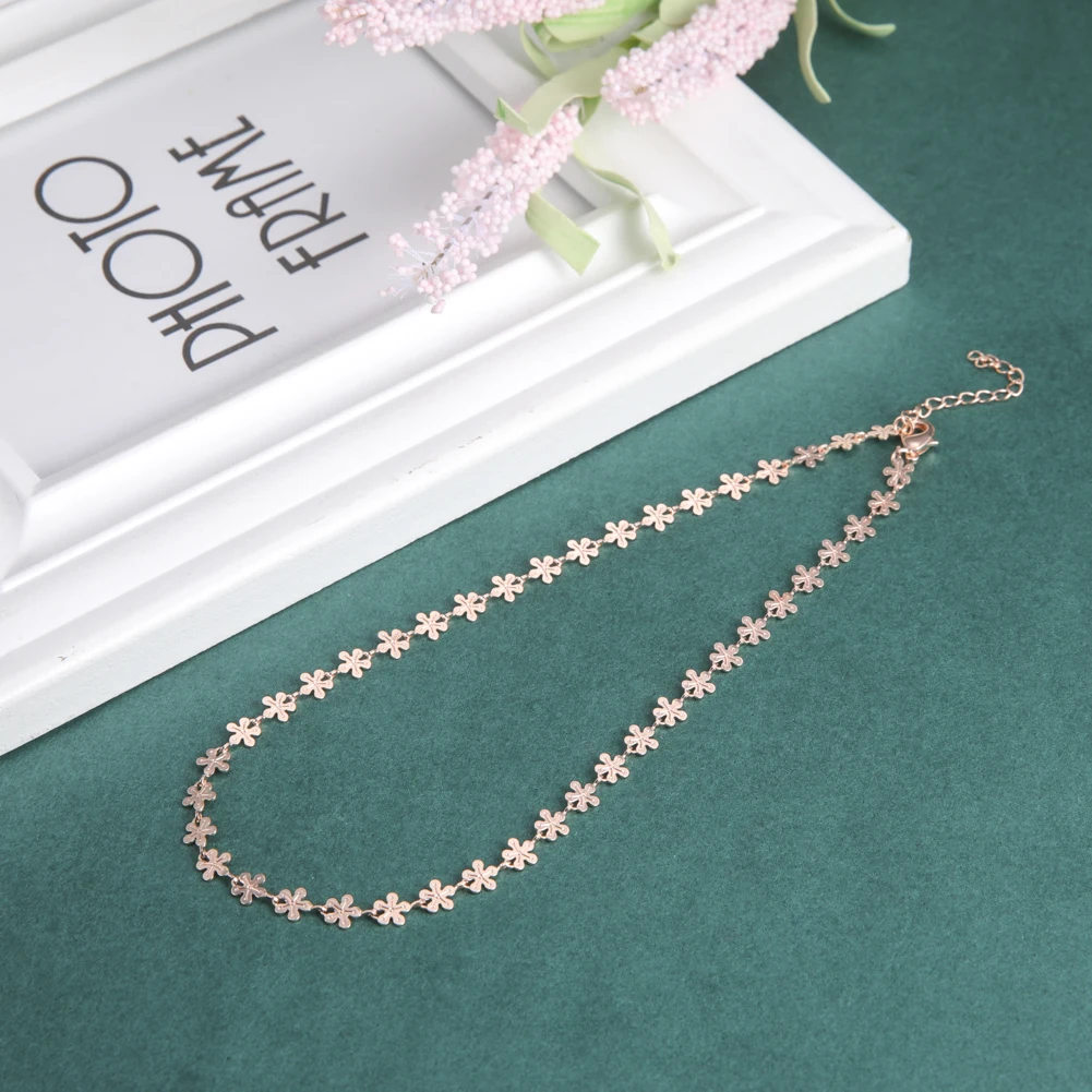 Fishhook Ожерелье чокер с цветком медный металлический короткий цвета розового