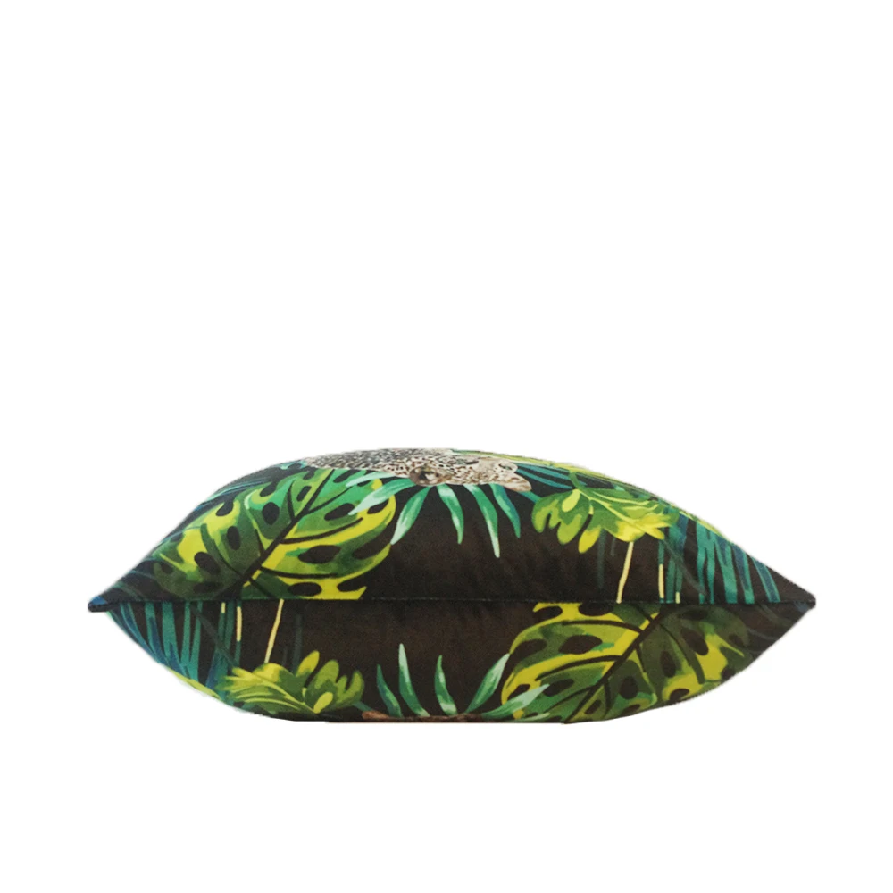 Чехол для подушки ESSIE HOME с тропическим животным принтом снежного леопарда и