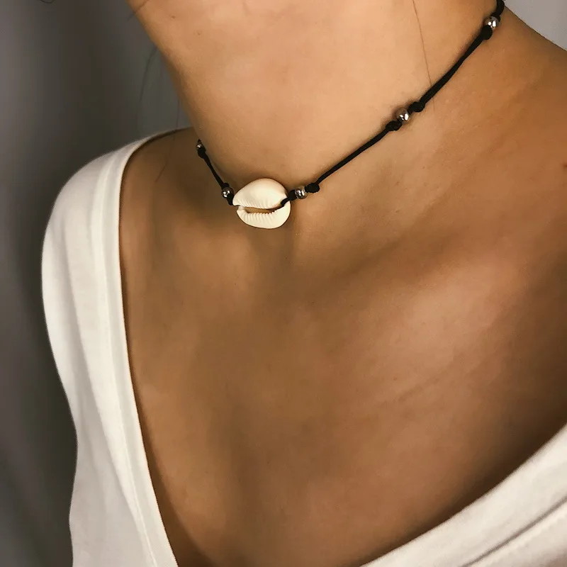 Колье ручной работы в богемном стиле из бисера и натуральной морской раковины