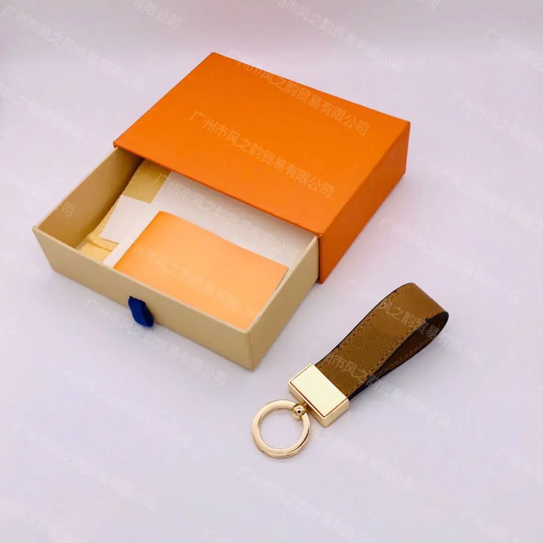 

2021 New Luxury Brown Presbyopia Leather High Quality Keychain Fashion Car Keychains Accessories Pendant Couple Gift With Box