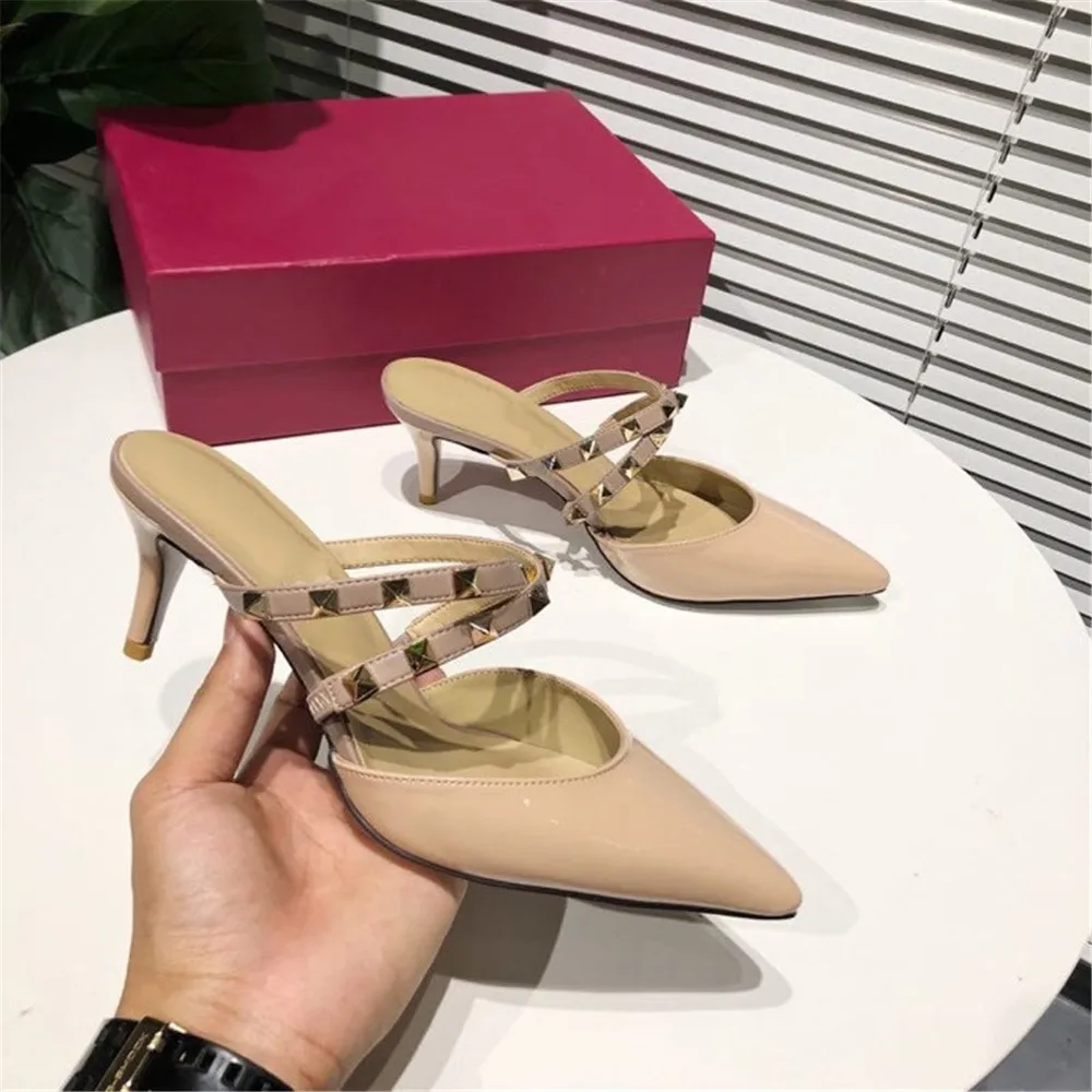 

Genuine Leather/Patent Women's Sandals New Fashion Summer Shoes Soft Mature Ladies Thin Heels Women's Shoes Rivet Casual Sandals