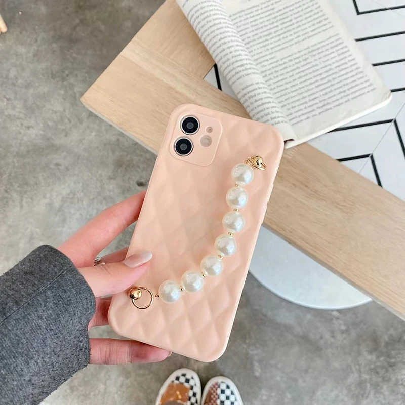

Pearl Bracelet Phone Case With Strap For Iphone 11 12pro Max Retro Rhombus Wristband For Iphone X XR XSMAX 7 8 Soft Shell