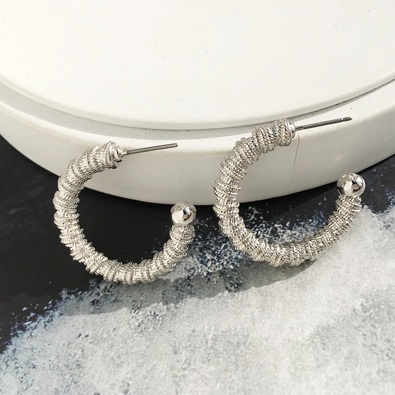 

2020 fashion new super flash circle earrings design sense temperament female personality earrings for women c-shaped earrings