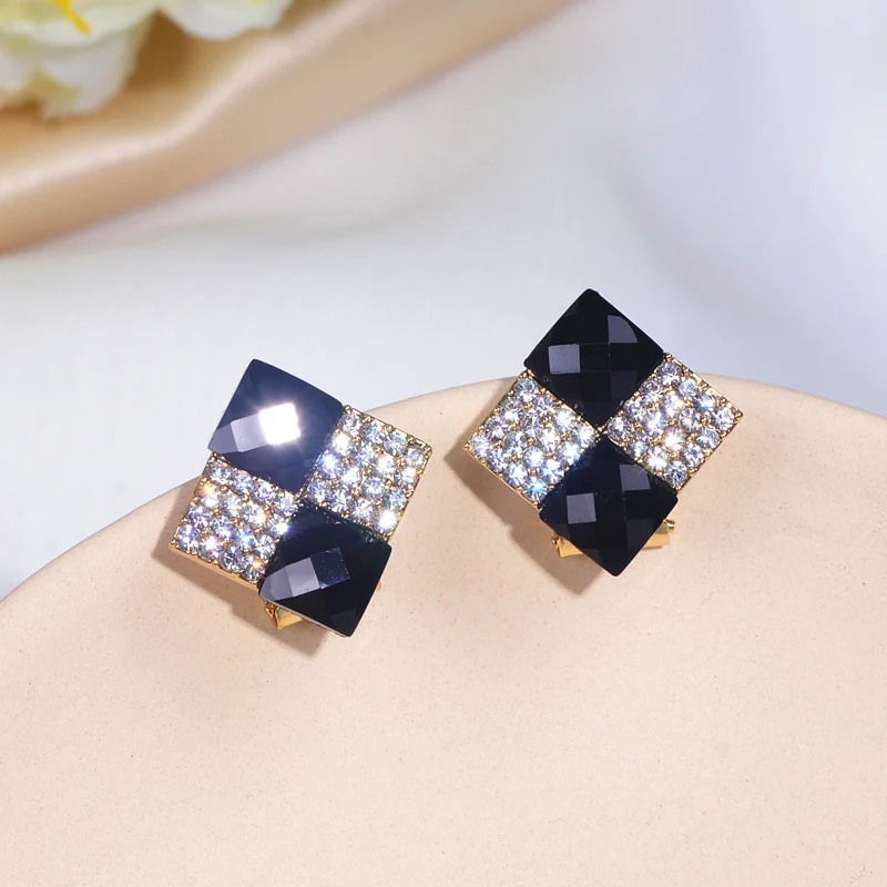 Женские серьги гвоздики с кристаллами большие геометрические золотого цвета