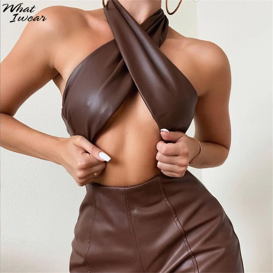 

Спортивный костюм Whatiwear из искусственной кожи, комплект из двух предметов для фитнеса, облегающий топ с лямкой через шею и велосипедные шорт...