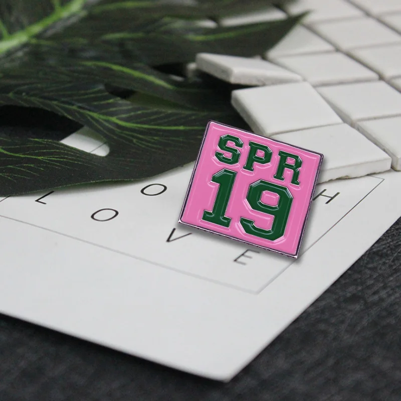 DST SPR 19 sisterhood модная заколка для лацканов! Сезон в любом году они будут держаться