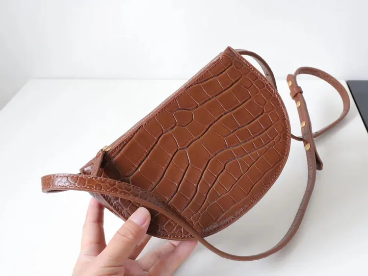 

Модная женская поясная сумка из натуральной кожи с крокодиловым узором