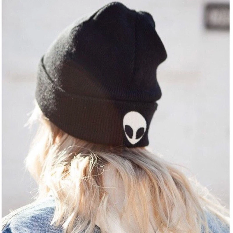 Стильные мужские и женские теплые вязаные шапочки милые зимние шапки с вышивкой