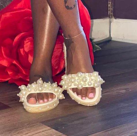 

Шлепанцы женские с жемчугом, пляжные сандалии, плоская подошва, яркие, уличные тапочки, карамельные цвета, лето 2021