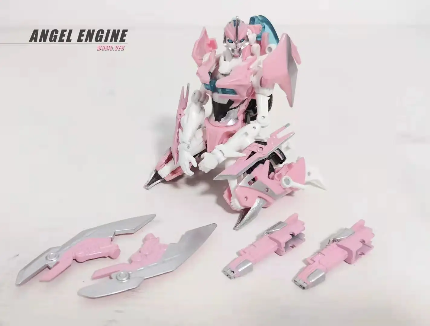 В наличии трансформер APC-Toys первая редактировка женский TFP Angel Engine Arcee розовый