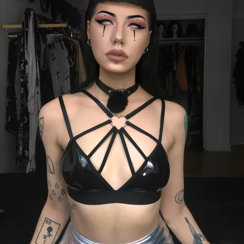 Из искусственной кожи Комплект из двух предметов укороченный топ на бретельках и