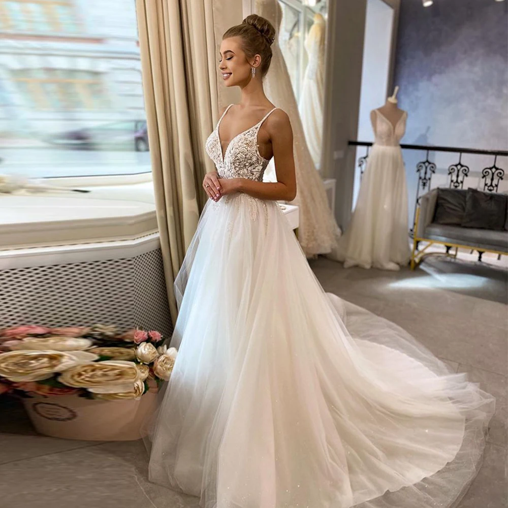 

Fivsole Tulle Wedding Dress Vestidos De Novia V-neck Spaghetti Straps Lace Wedding Gown Lace-up Backless Bohemian Bridal Dress