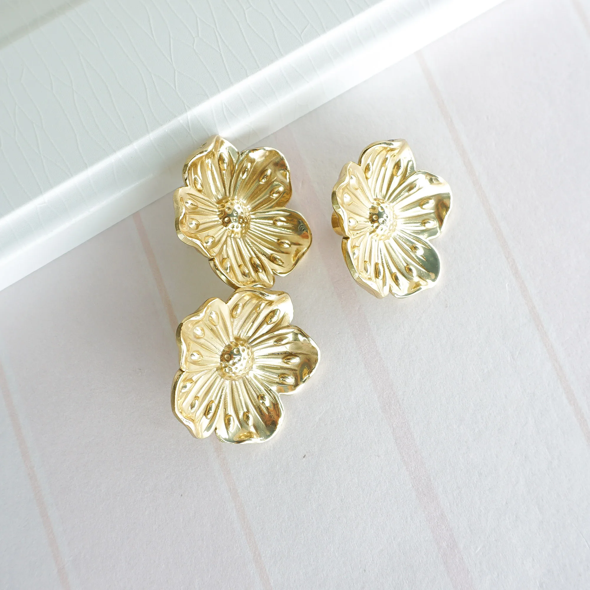 

Solid Brass Handles for Furniture Gold Knobs and Pulls Cupboard Handle Cabinet Pull Kitchen Accessories Door Knob Hardware