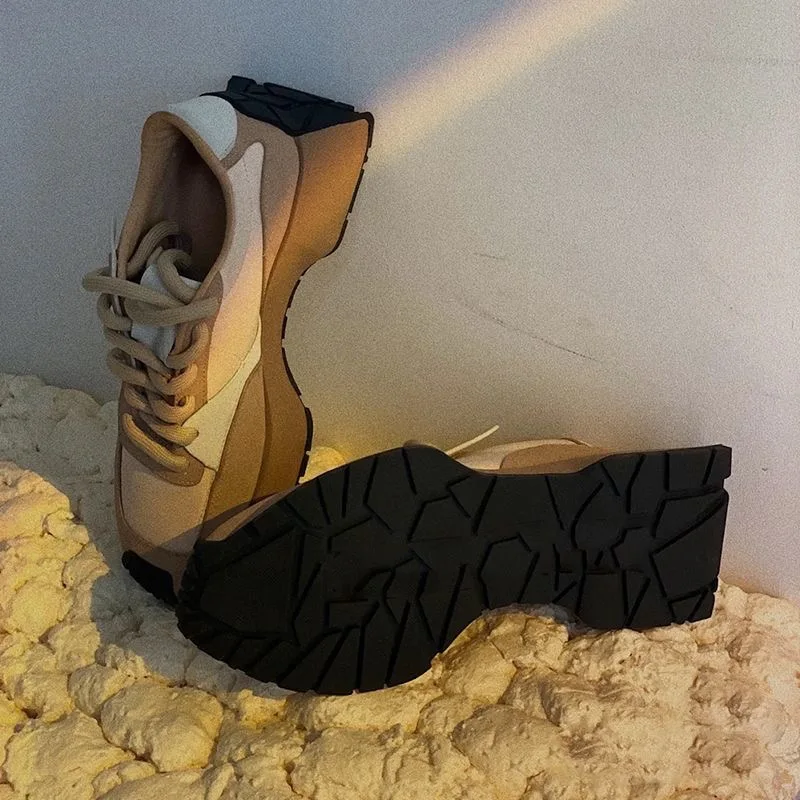 

Новые стильные маленькие белые туфли, повседневные женские туфли на толстой подошве, высокие туфли с принтом, женская обувь на толстой плат...