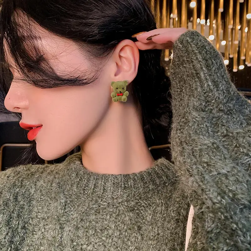 Серьги с зеленым плюшевым медведем корейские изящные и милые модные серьги для