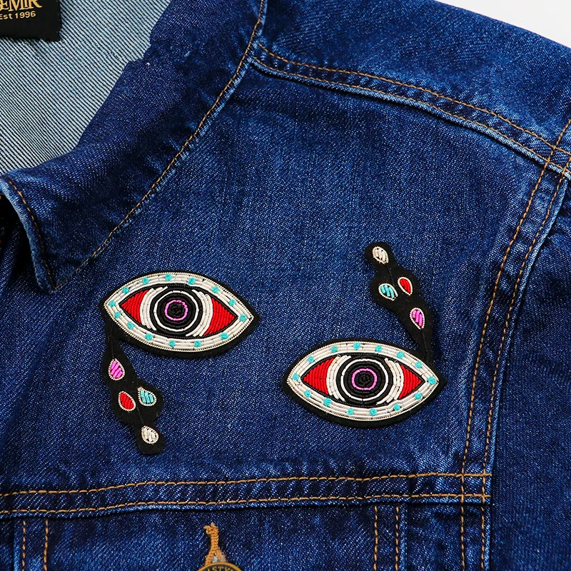 

Hand-embroidered cartoon tears eyes brooch men and women accessories Indian silk badges creative wild brooch