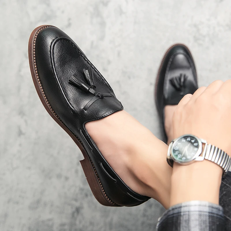 Новинка мужская обувь дизайнерская деловая с бахромой на плоской подошве модная