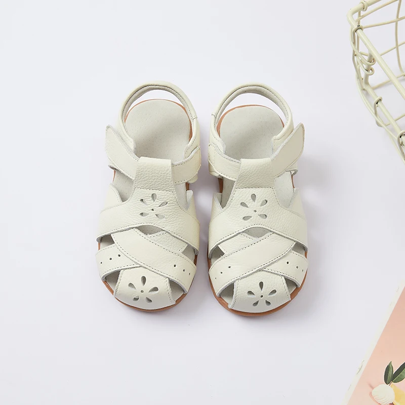 Сандалии для девочек из натуральной кожи с закрытым носком и Т-образным ремешком