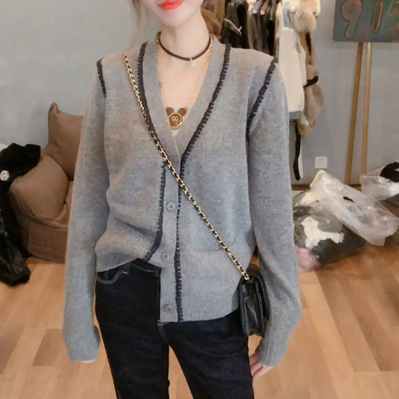 

2021 spring new popular French small fragrance knitting cardigan grey V-Neck Sweater Coat versatile top female