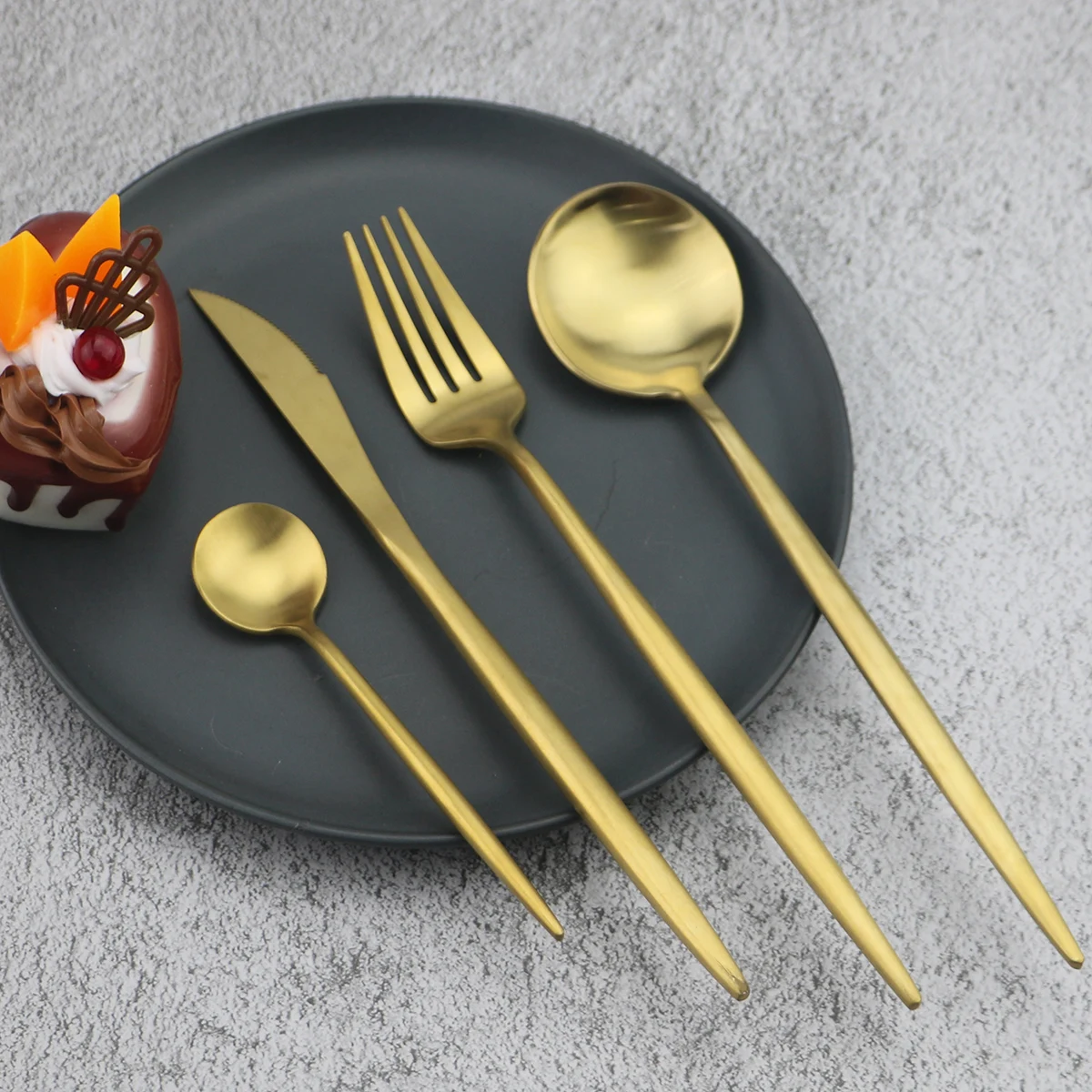 Набор столовых приборов из нержавеющей стали 18/10 черные и золотые столовые